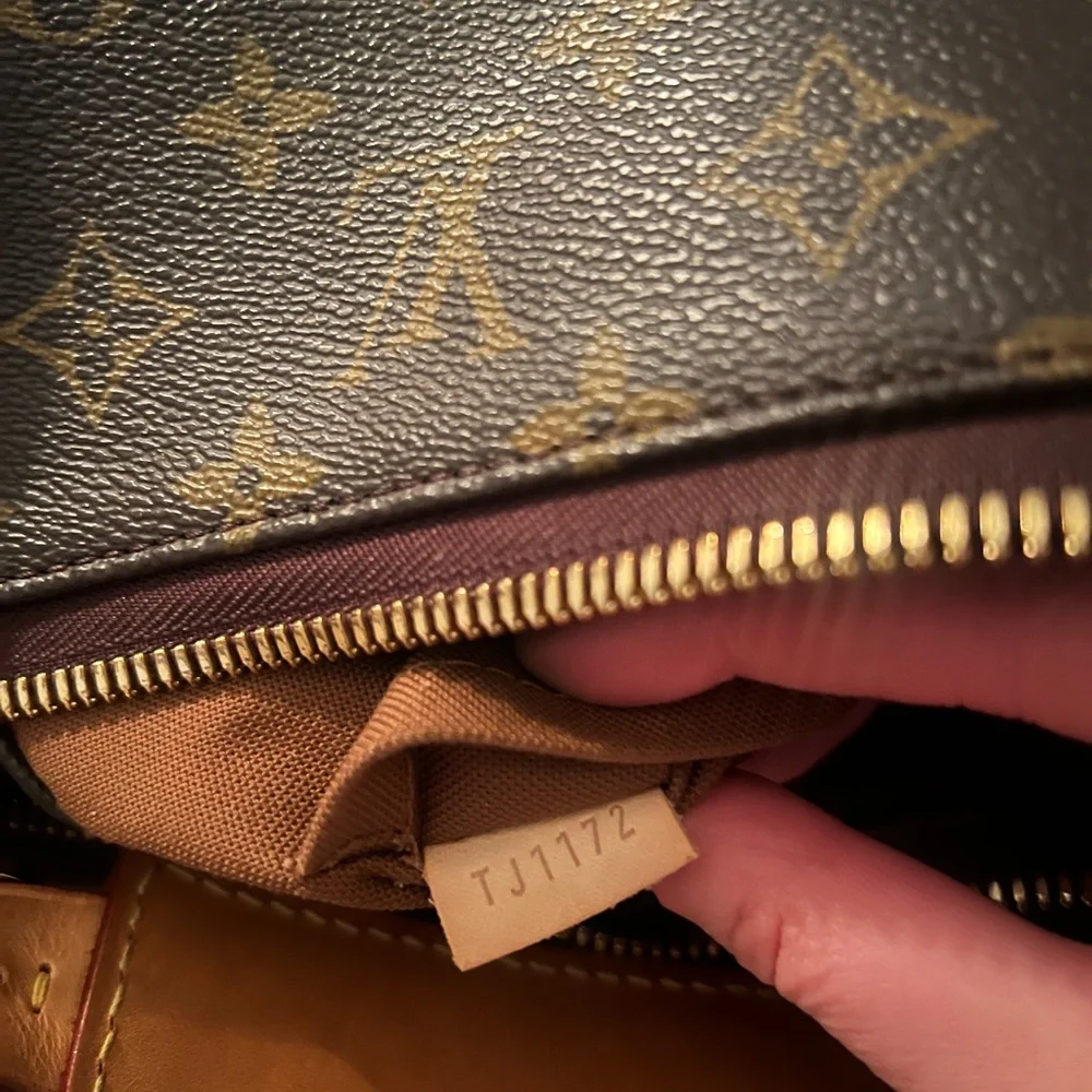 Pre-loved Authentic Vintage Louis Vuitton Monogram Canvas Shoulder Bag - Picture 8 of 9